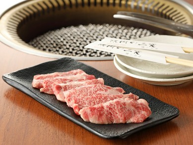厳選された日本酒や肉に合う赤ワインなど、お酒が豊富