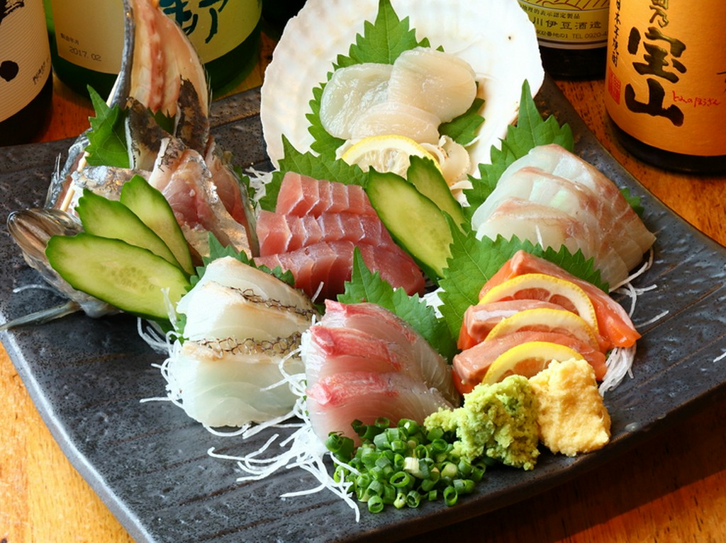 築地市場や、日によって小田原の市場から直接仕入れている新鮮な、『刺身盛り合わせ』