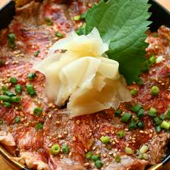 ごはん大盛サービスが嬉しい、新メニューの『牛レアステーキ丼』