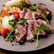 最大13名様まで貸切ができる半個室や、カウンター席とフロア席を使用したパーティーなどにおすすめ。
会社宴会やお祝いにご利用ください。