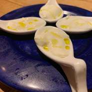 高知県産吉本牛乳の旨味と小豆島産の高級オリーブオイルの香りを活かした、TAPASの中の名物。