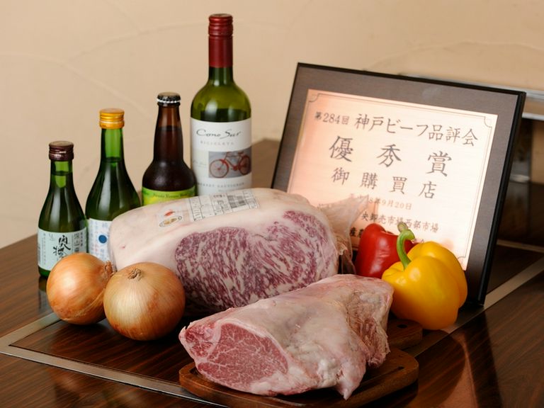 神戸牛をふんだんに使った多彩な料理は、接待や会食にも人気