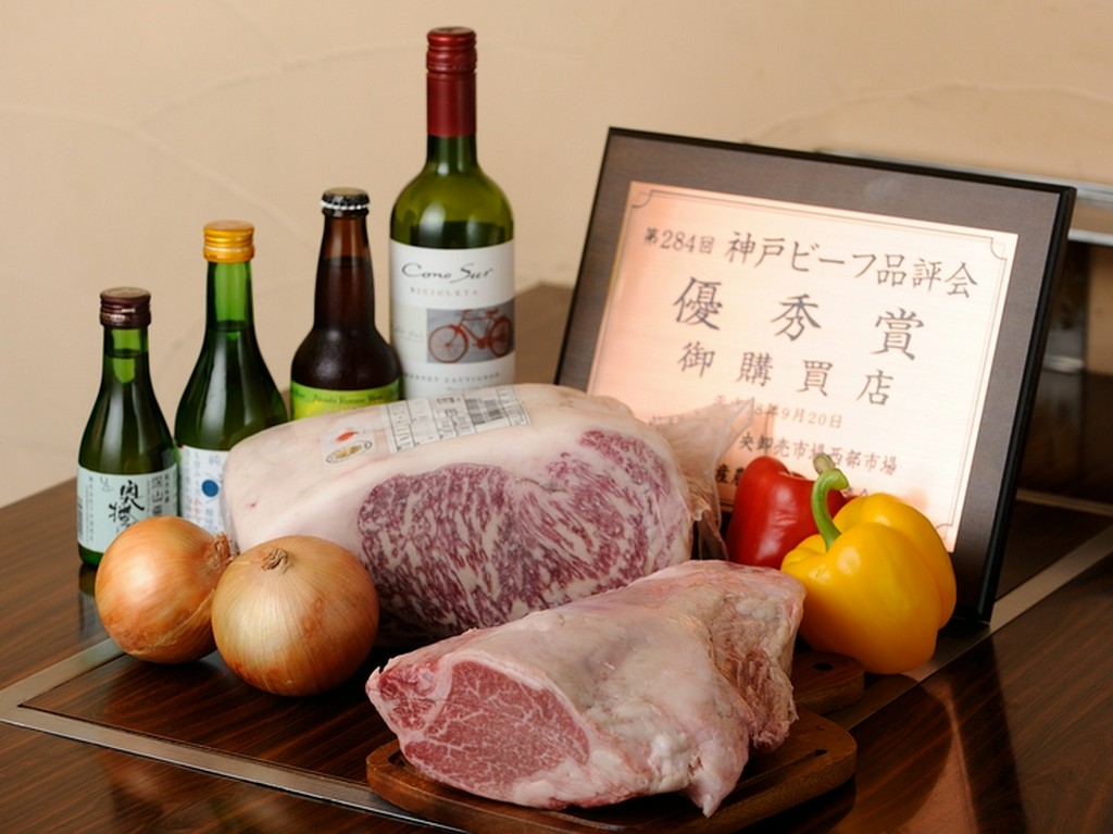 神戸牛をふんだんに使った多彩な料理は、接待や会食にも人気