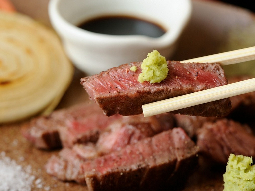 口の中でとろける、宝石のような一品『但馬牛特選ヘレステーキ』