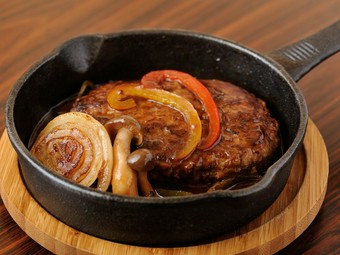 ど～んと200g! 『神戸ビーフ入り 手作りハンバーグ』