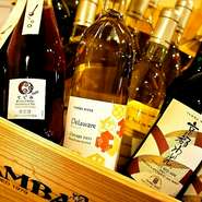 京都の「丹波ワイン」は、和食料理と最も相性のいいワインとして国内外で知られています。洗練された香りが漂う、上品でふくよかな味わいが特徴です。『丹波デラウェア―』『丹波マスカットベリーA』などを用意。