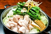 牛骨・地鶏・香味野菜を3日間炊き上げたフレンチ仕込みの濃厚出汁をベースに、京都府認定「現代の名工」片山商店が造る特上西京みそを合わせた、まろやかで奥深い味わいのスープ。