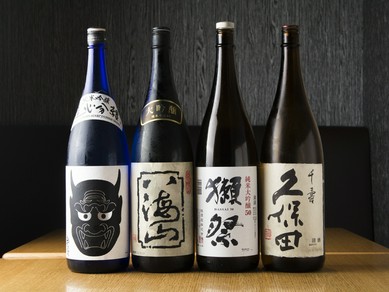 選び抜かれた日本酒揃い。味わい深い串焼きに寄りそう一杯