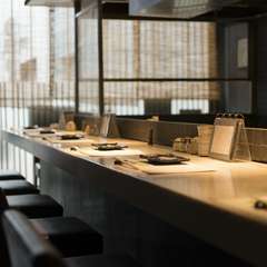 カウンター席で食と酒をじっくり楽しむ癒しのひととき