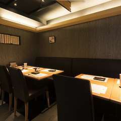 大人の雰囲気が溢れる空間で、鶏の魅力を存分に堪能