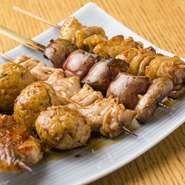 臭味が全くなく、熟成のタレと共に広がる優しい風味に感動。非常に鮮度が高いレバーを使用していることがわかります。料理人の繊細な技術が、素材本来の美味しさを引き出した絶妙な焼き加減。通な方は塩でどうぞ。