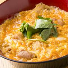 ランチでも人気のメニュー『親子丼（スープ付き）』