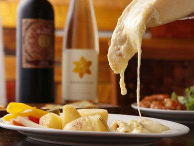 アツアツのラクレットチーズにとろける幸せ『スタンダード（ジャガイモ・ピクルス）』