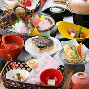 ・前菜盛合せ
・伊勢海老と旬の刺身
・茶碗蒸し
・黒毛和牛(A5)と鮑のステーキ
・おまかせ天ぷら
・伊勢海老味噌汁
・ふのりそば
・デザート盛合せ

＊２名様から承ります。