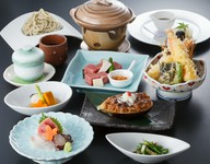 ・先付
・刺身盛合せ
・煮物
・茶碗蒸し
・黒毛和牛(A5)ステーキ
・焼き物
・天ぷら盛合せ
・ふのりそば
・デザート

＊要予約