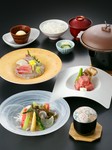 旬の刺身
サラダ
黒毛和牛のステーキ
茶碗蒸し
御飯
味噌汁
香の物
デザート