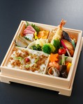 旬の食材を詰め込んだちょっと贅沢なお弁当

＊予約テイクアウト販売限定商品です。
＊写真はイメージです。