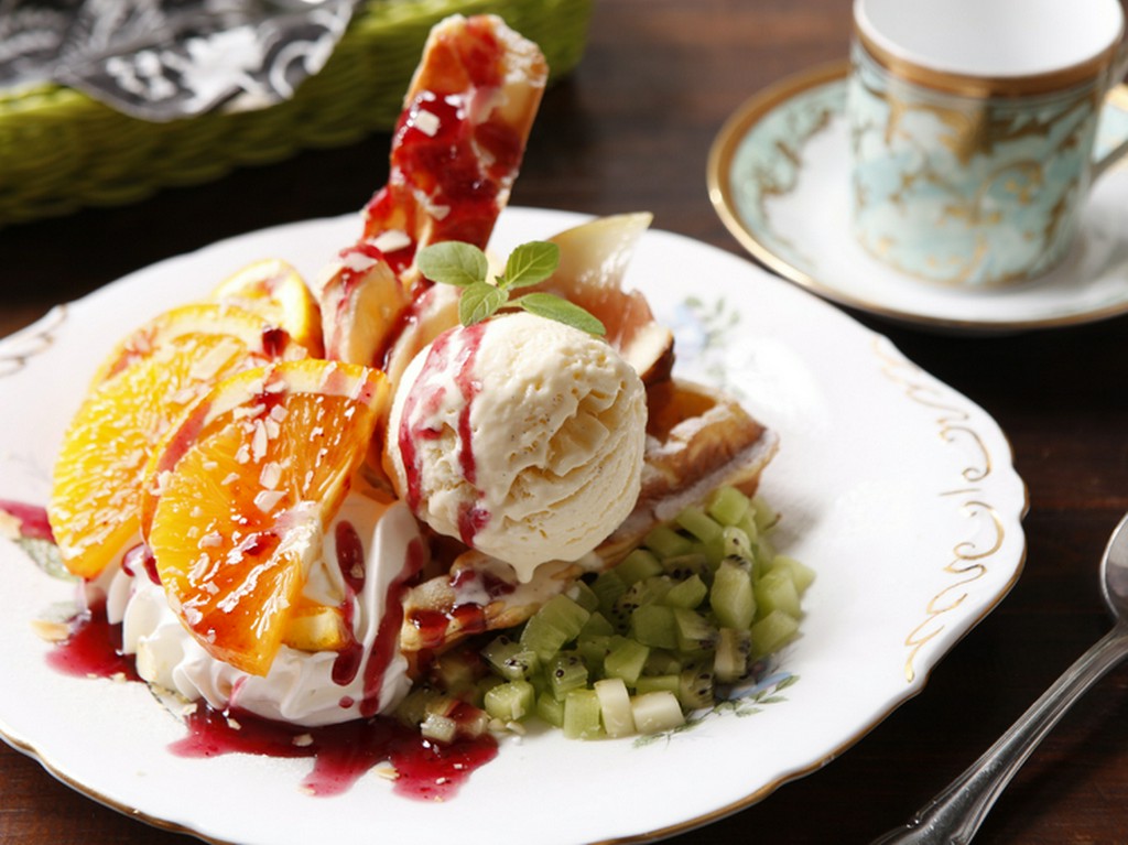 地元の旬の果物を使用した魅惑のスイーツ