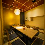 2名から最大40名で利用できる個室が完備されており、様々なシーンで利用できるのが魅力。コースは飲み放題付きなど内容が充実しています。予算や人数に合わせて選択してください。
