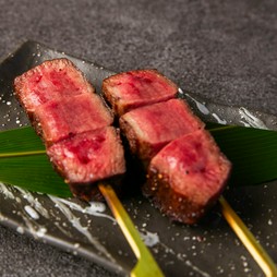 【数量限定】名物！厚切り牛タンレア串　1本