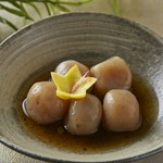 スルメイカの出汁と特選醤油で炊き上げました。