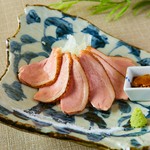 山形産の鴨をしっとり焼き上げ、十分に鴨の美味しさを閉じ込めました・