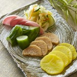 うずらの玉子を特製醤油でじっくり漬け込みました。