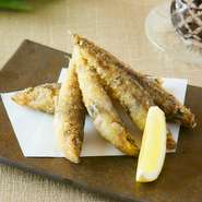 閖上港の生メヒカリの唐揚げ。外はサクッと、中はふんわり食感が魅力!