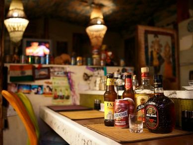 ラベルも色鮮やかなインドのビール。飲みやすくてキレがある