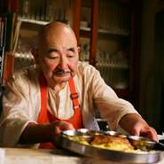 インドの食事で使われていない食材は出しません。日本人の口に合わせたような料理はつくりません。カリーはご飯と別々に食べるのではなく、一緒にお召し上がりください。