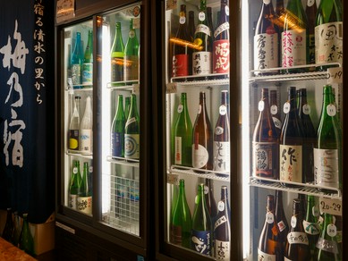 冷蔵庫の中に凛々しく立ち並ぶ日本酒たち。愛を感じるセレクトに「酒欲」が湧き上がります