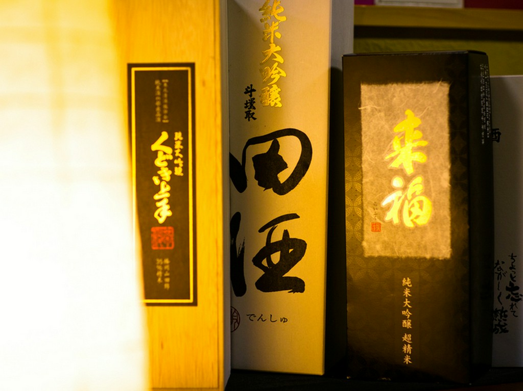 個性豊かな地酒が飲み放題。地酒3杯のお試しセットも人気