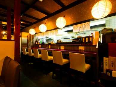 温もりある雰囲気に包まれた店内は、ほっと心安らぐ癒し空間