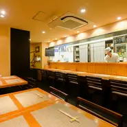 洗練された店の雰囲気は、「今日はとっておきのお店で、食事や会話を楽しみたい」という、デートや大切な人の記念日などにぴったり。本格料理とお酒を心ゆくまで堪能しながら、2人だけの贅沢な時間を満喫できそう。