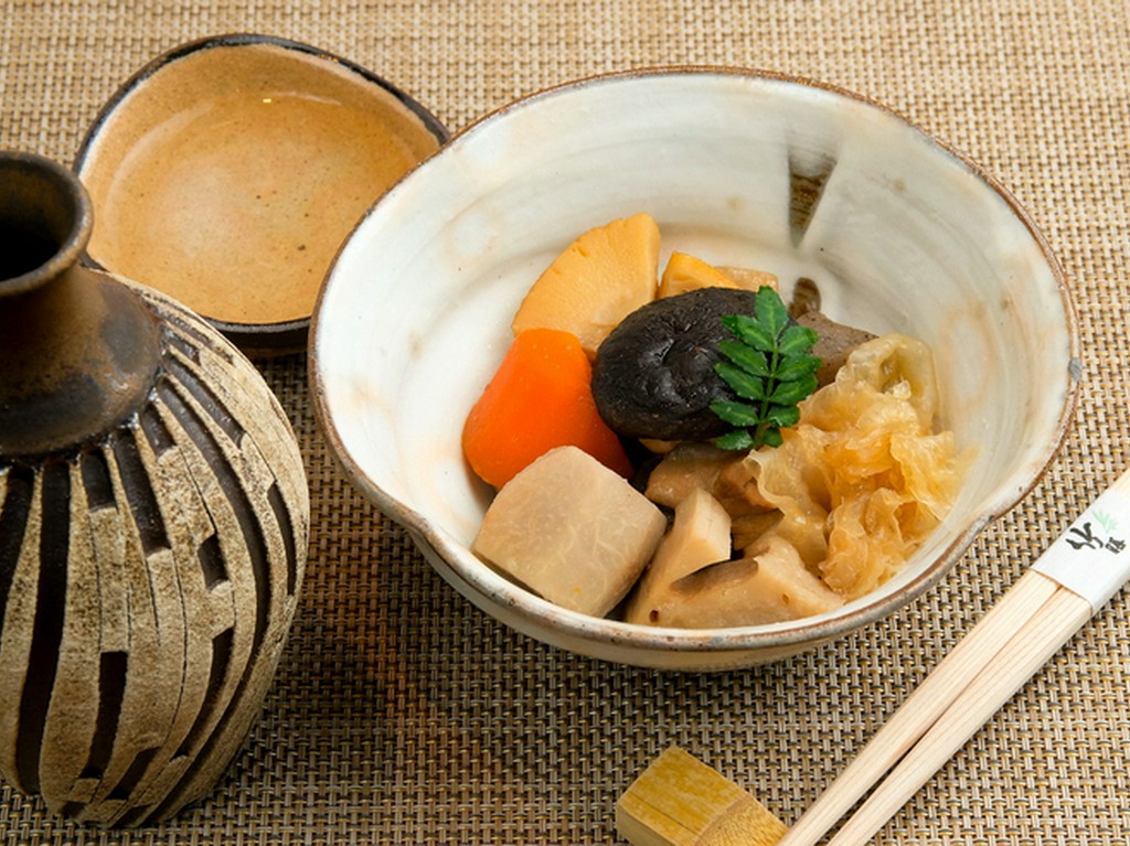 食材の味を丁寧に引き出す、ぶれない味が自慢の『筑前煮』