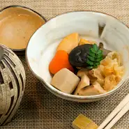 和食の定番『筑前煮』は、1つひとつの食材を丁寧に調理、味付けすることで、常にぶれない味を提供。