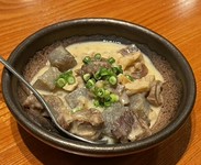 新鮮な篠山牛のホルモンを使った人気のどて焼き