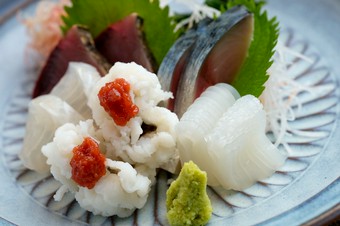 天然の鮮魚にこだわった『旬魚のお造りの盛り合わせ』