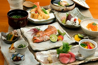 【器へのこだわり】料理を盛り付ける器にもこだわりが