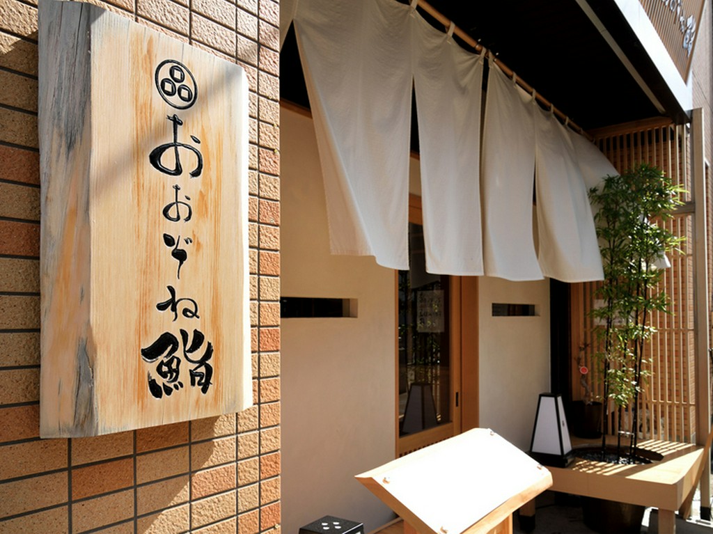 季節酒を中心に全国のおいしい地酒が揃い、お店のPB酒も!