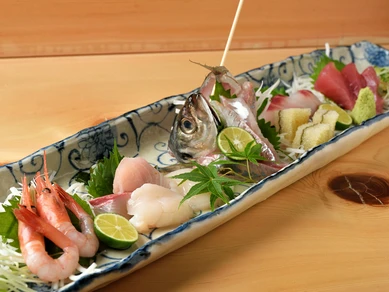 南知多に揚がった旬の味覚が集う『刺身盛り合わせ七種盛り』