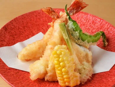 季節の魚介や野菜をサクッとおいしく『天麩羅盛り合わせ』