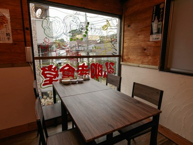 地元愛と餃子愛がたっぷりのお店で、カジュアルなデートを愉しむ
