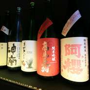 日本酒は牛肉との相性の良いお酒。基本的には冷酒で、寒い季節には熱燗でも楽しめます。全国各地の日本酒が取り揃えているとのこと、その時期に応じて料理との組み合わせを試すことができます。