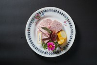 ヒレの真ん中の最上部位の芯の部分だけを使用している極上品です。