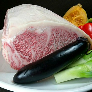 A5ランク黒毛和牛「山城牛」と沖縄県産の新鮮な野菜