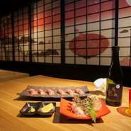 琉球武家屋敷をイメージした琉球の間。観光のお客様や接待のお客様にも人気の奥座敷です。社員旅行、団体旅行にも最適。最大40名様までの大型個室にもなります。