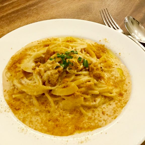 パスタやリゾットなどをお目当てに、おひとりさまも多数来店