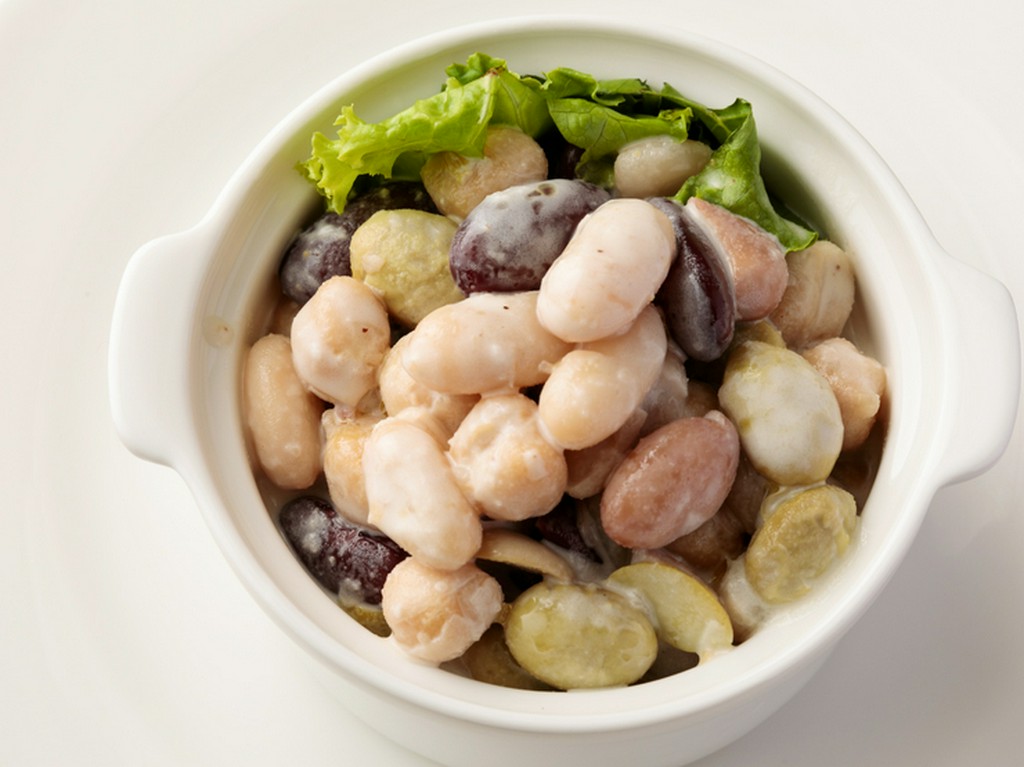 滋味豊かで様々な豆たちが、ふっくら美味しそうに存在している『色々お豆のサラダ』