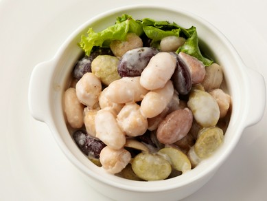 滋味豊かで様々な豆たちが、ふっくら美味しそうに存在している『色々お豆のサラダ』